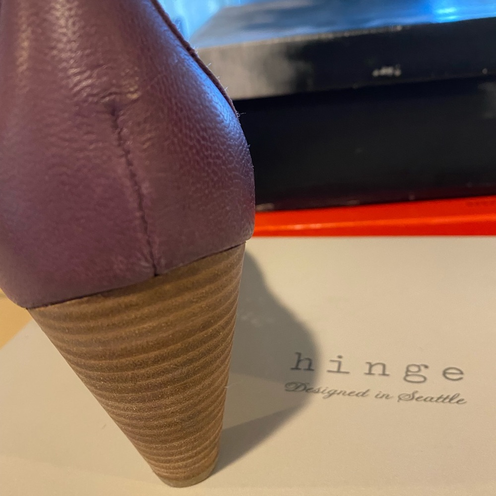 Hinge ( Designed In Seattle) Berry Bootie Size 7 M - image 5